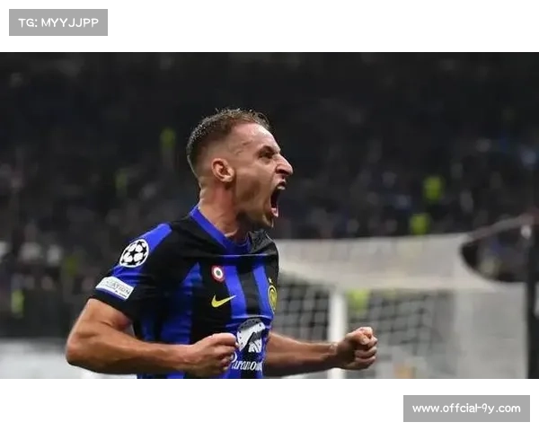 巴斯托尼头球连续击中两侧门柱，尤文逃过一劫